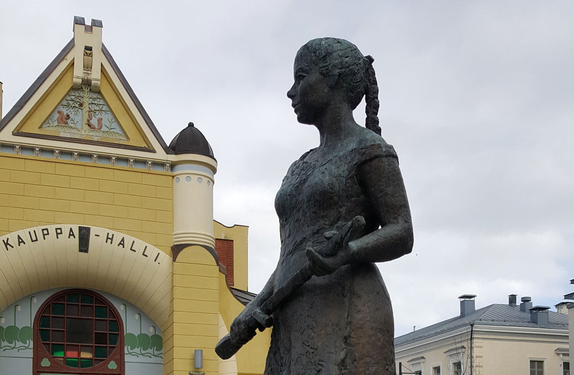 Siskotyttö-ja-Kauppahalli