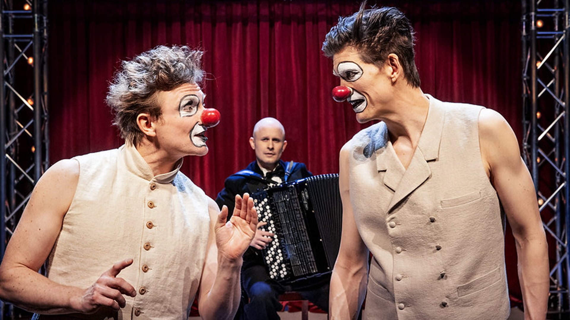 Aleksis-Kivi_Red-Nose-Company_Avanti Aleksis Kivi