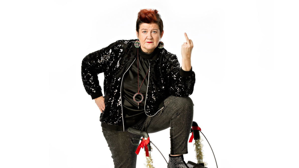 Anitta_Iso_A_Ahonen_Rollaattorimummo