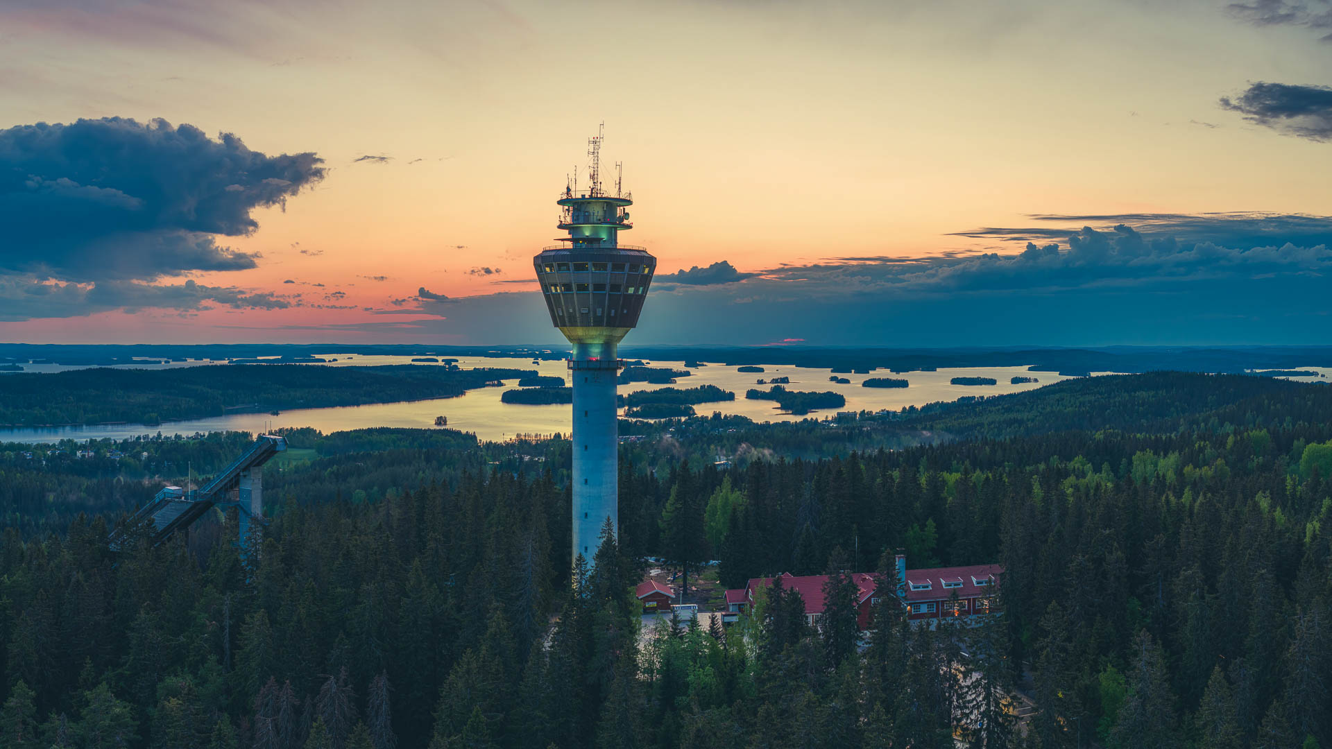 Puijon torni, ilmakuva kesä