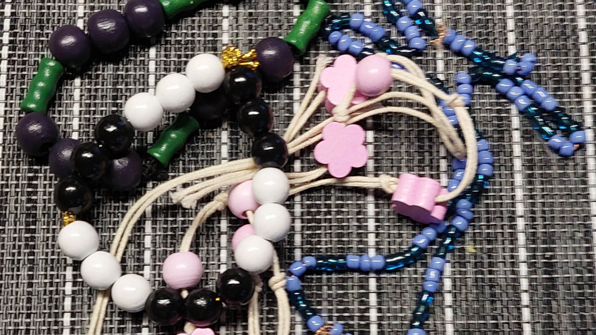 Tehdaan-yhdessa-koruja