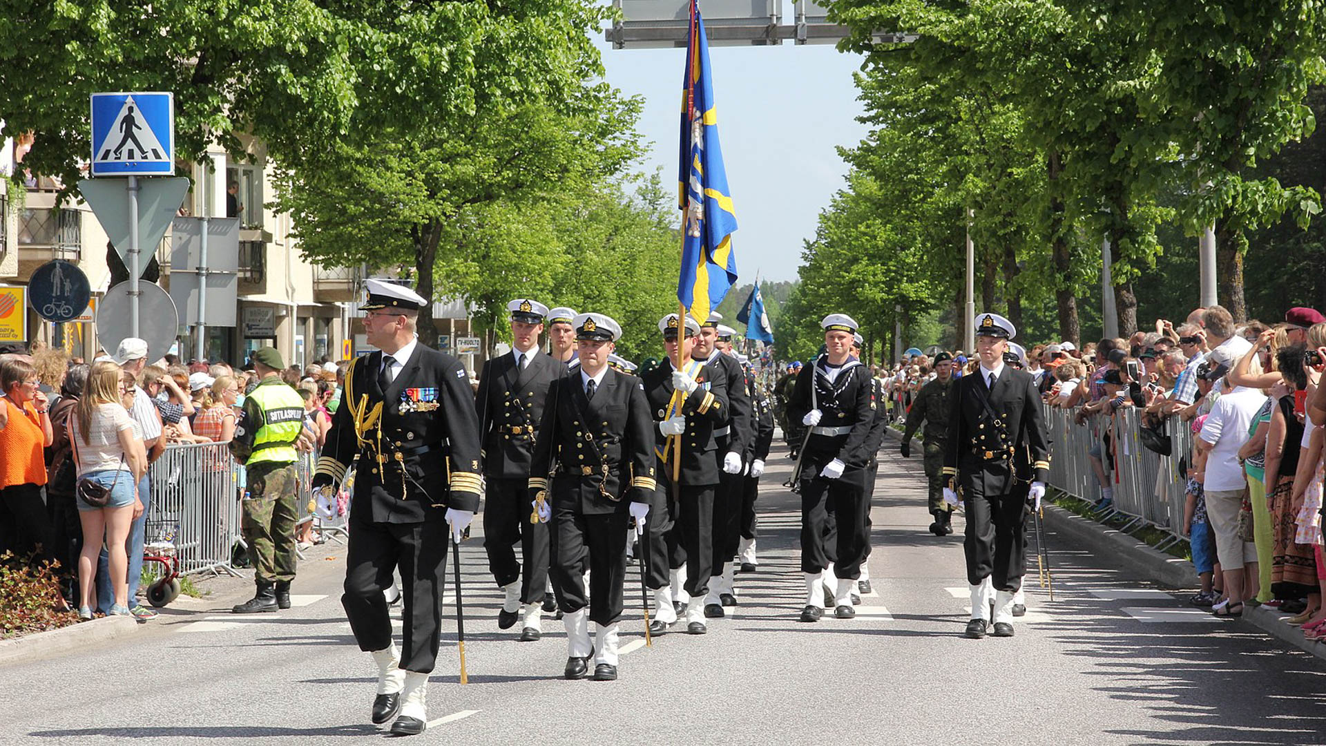 Puolustusvoimain-lippujuhlan-paraati
