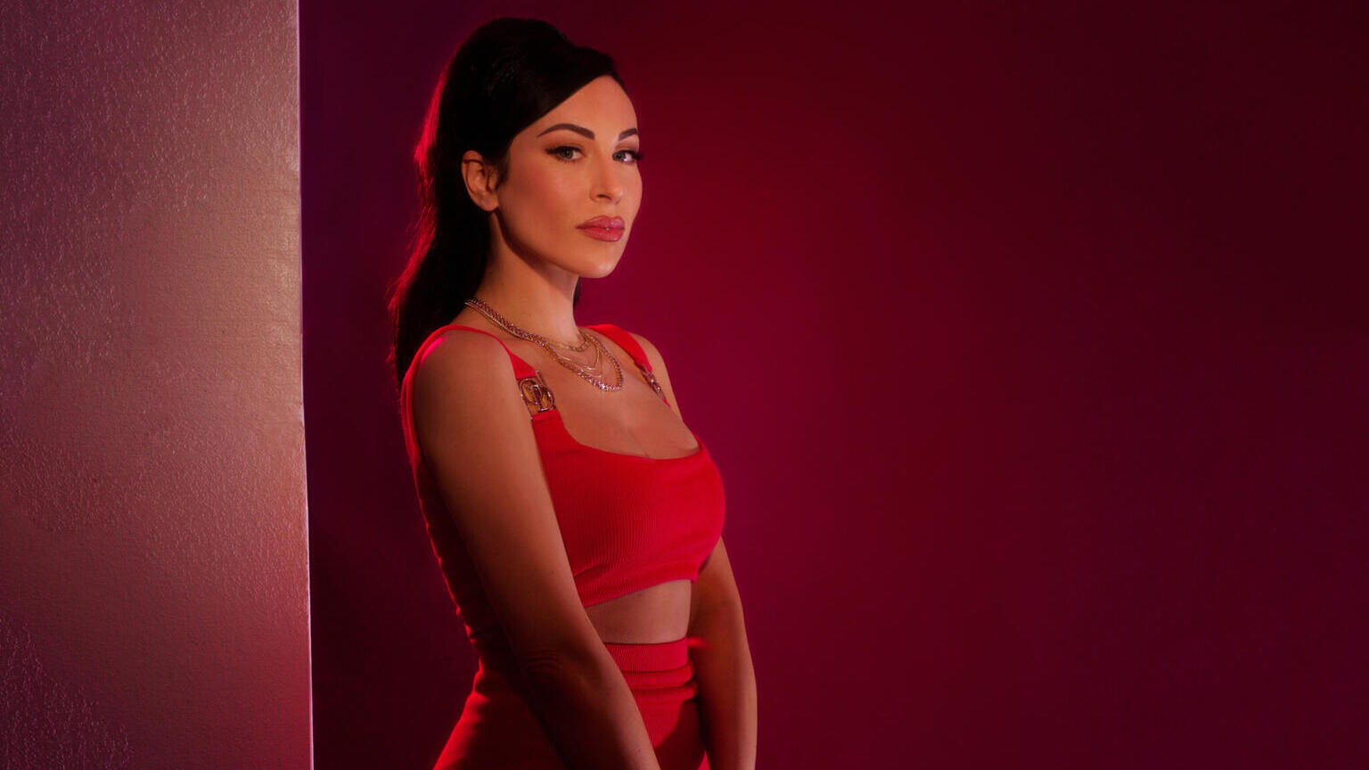 janna1-kuva_SaaraTaussi-scaled