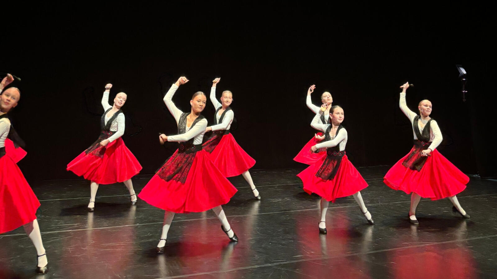 tanssioppilaitokset-on-stage-image_1-jpg