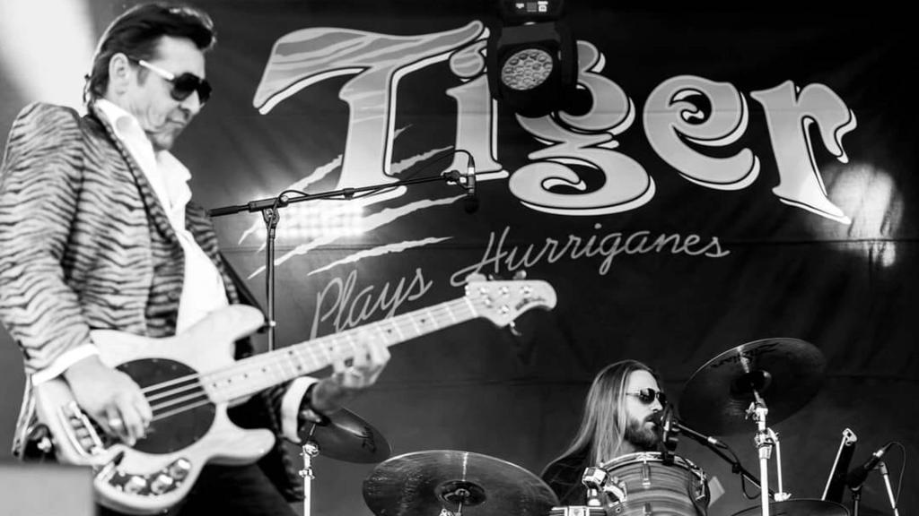 tiger-plays-hurriganes-image_1-jpg